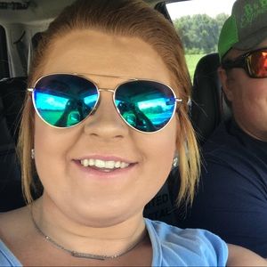 Meet your Posher, Brooke